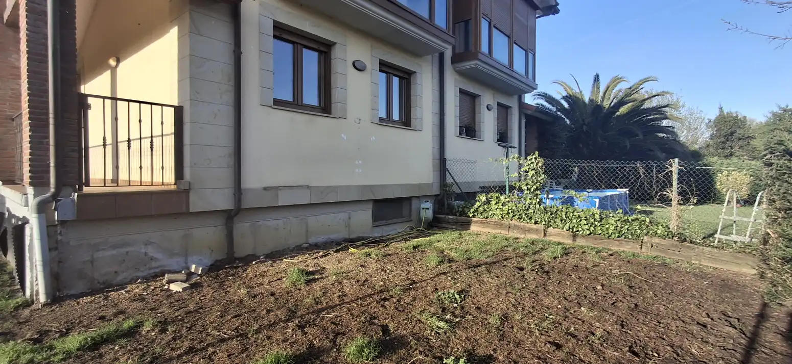 Vista exterior de Casa o chalet en venta en Santillana del Mar con Calefacción, Jardín privado y Parquet