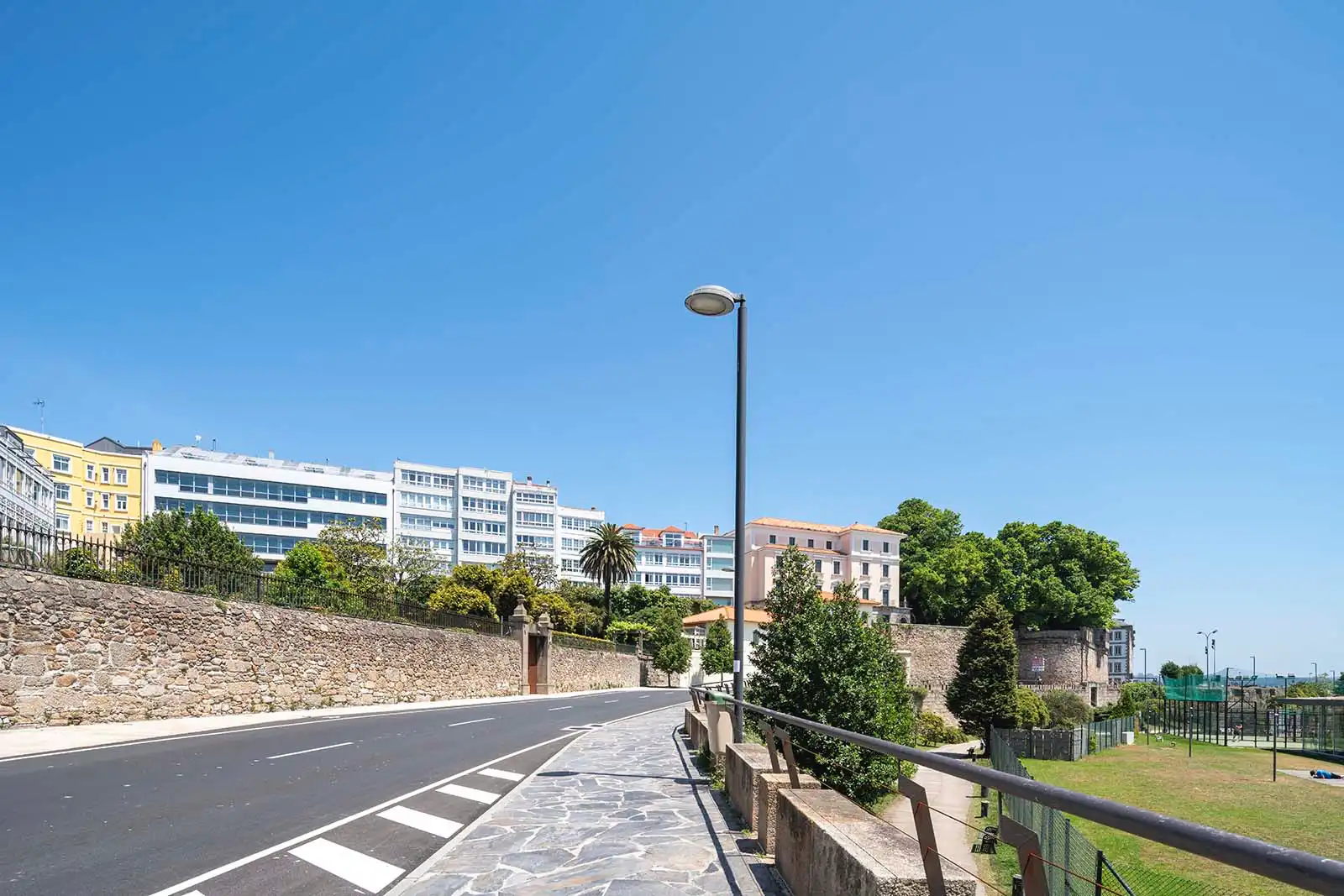 Vista exterior de Pis de lloguer en A Coruña Capital  amb Calefacció, Forn i Microones