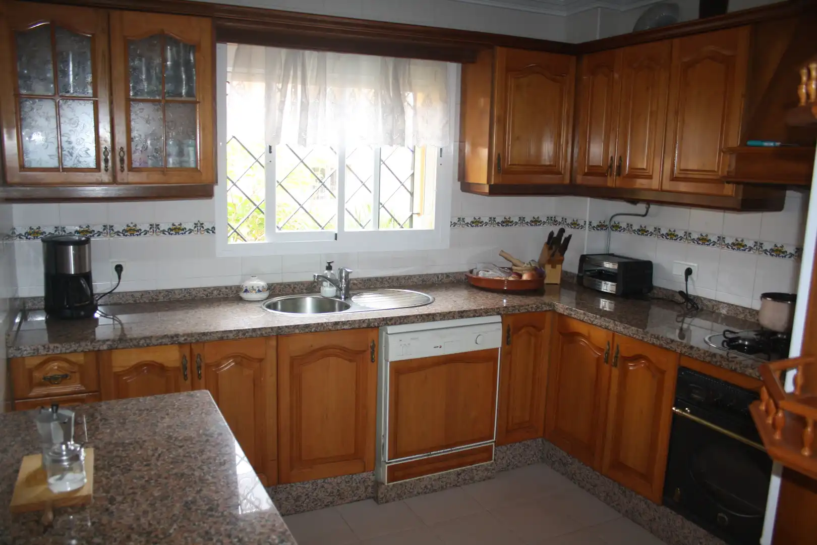 Cocina de Casa o chalet de alquiler en Algeciras con Jardín privado, Terraza y Piscina