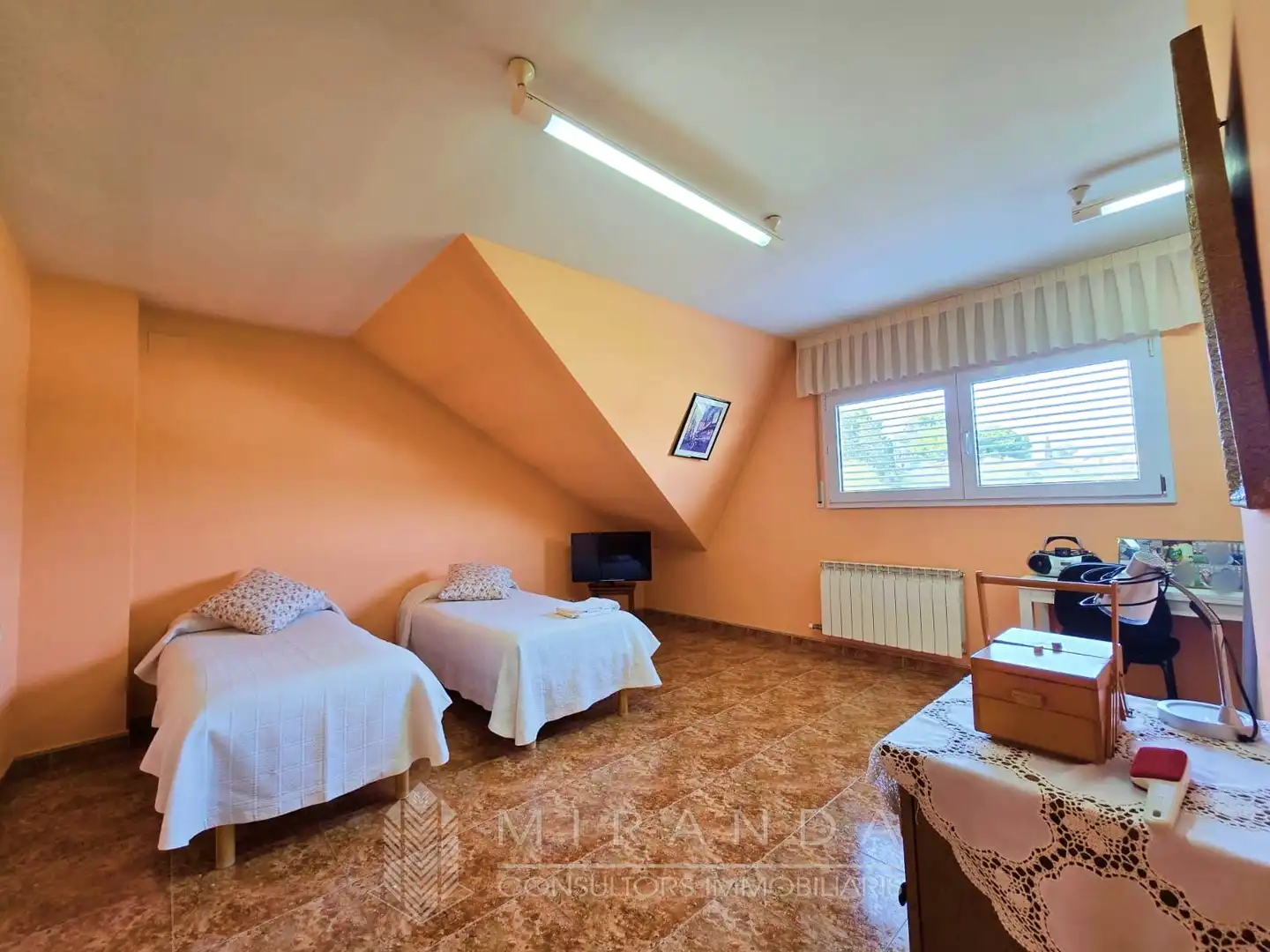 Dormitori de Casa o xalet en venda en Canovelles amb Calefacció, Jardí privat i Terrassa