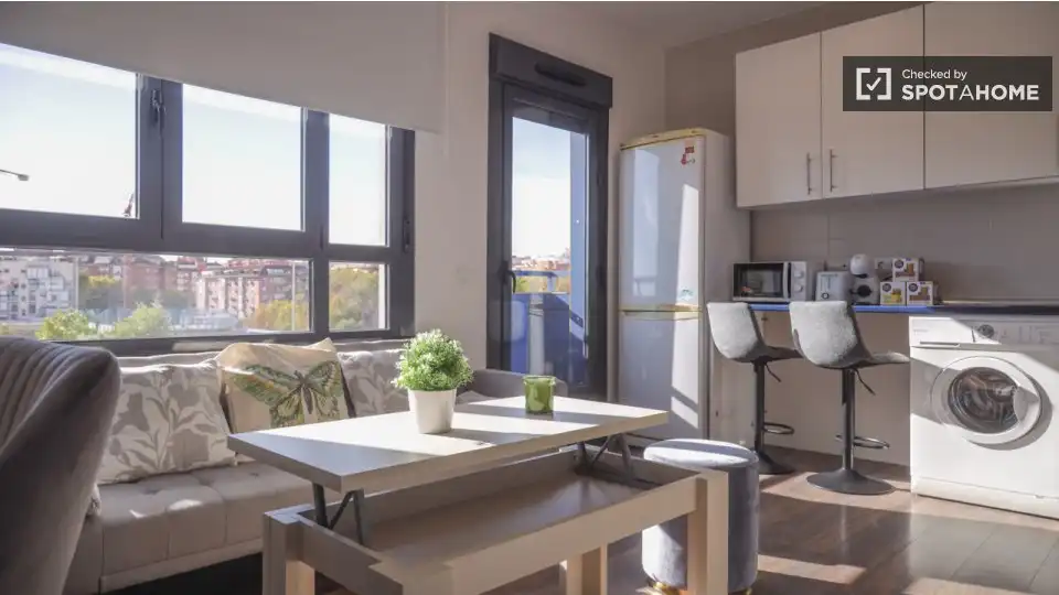 Flat for rent in Legazpi