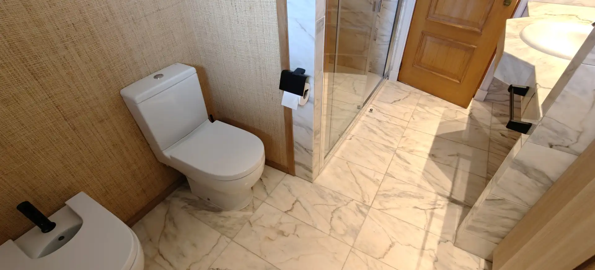 Bathroom of Attic for rent in Zaragoza  with Air Conditioner, Heating and Parquet flooring