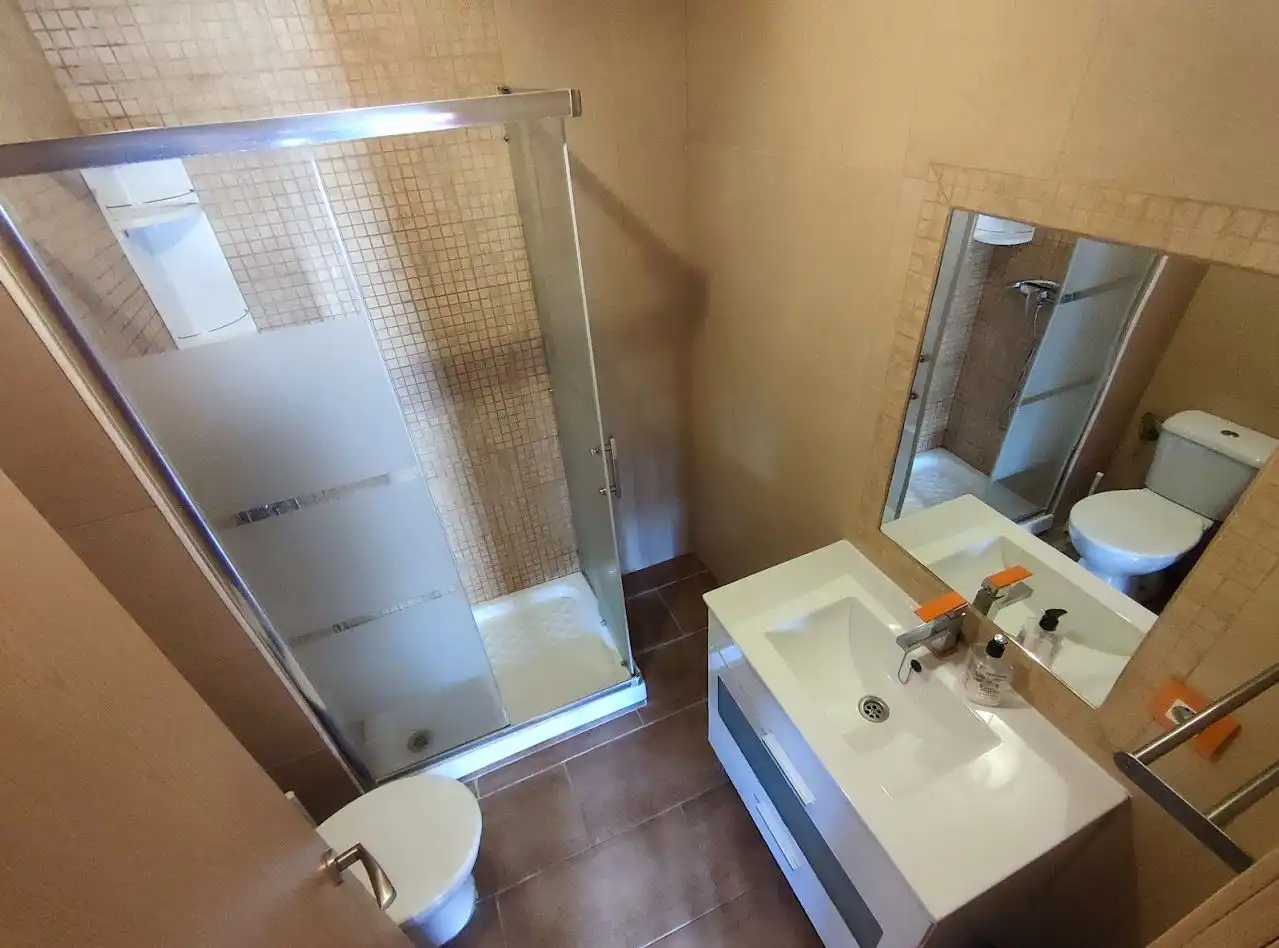 Bathroom of Flat for sale in Sevilla  with Air Conditioner and Storage room