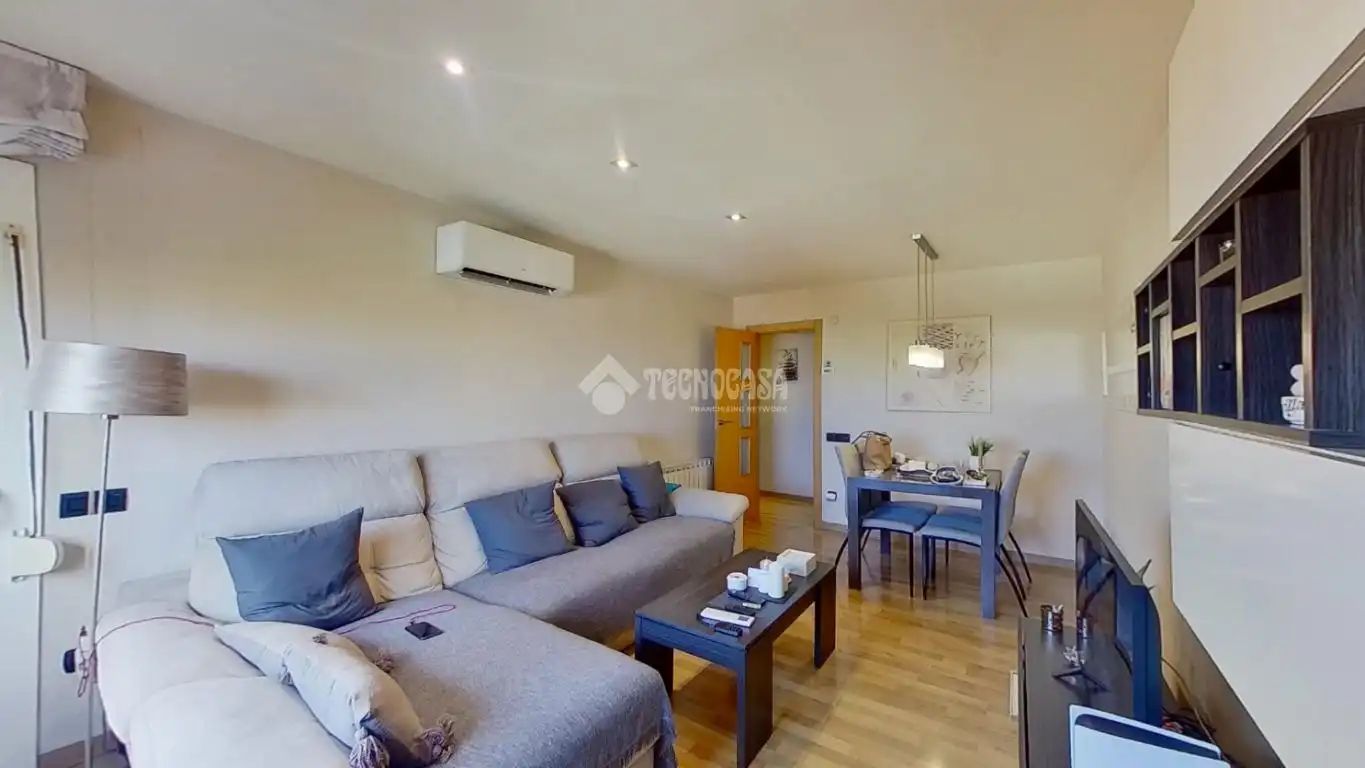 Living room of Flat for sale in Barberà del Vallès  with Air Conditioner, Heating and Parquet flooring