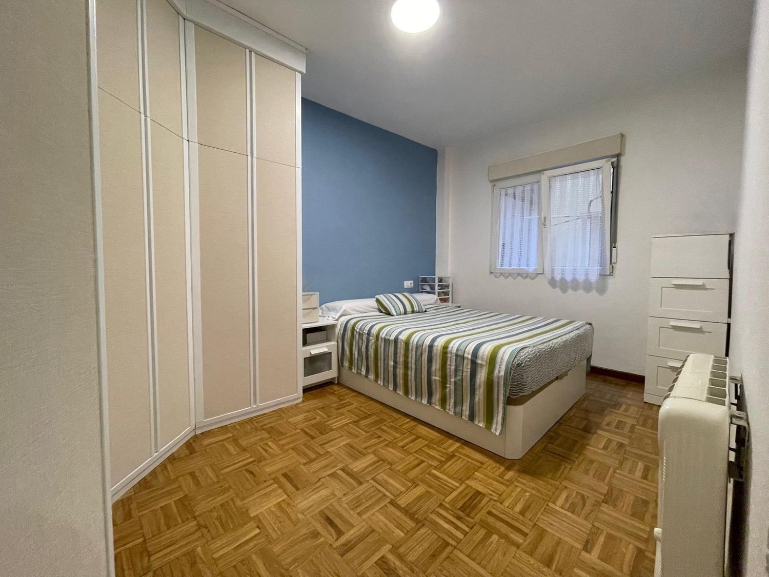 Dormitori de Pis en venda en Gijón  amb Calefacció i Piscina