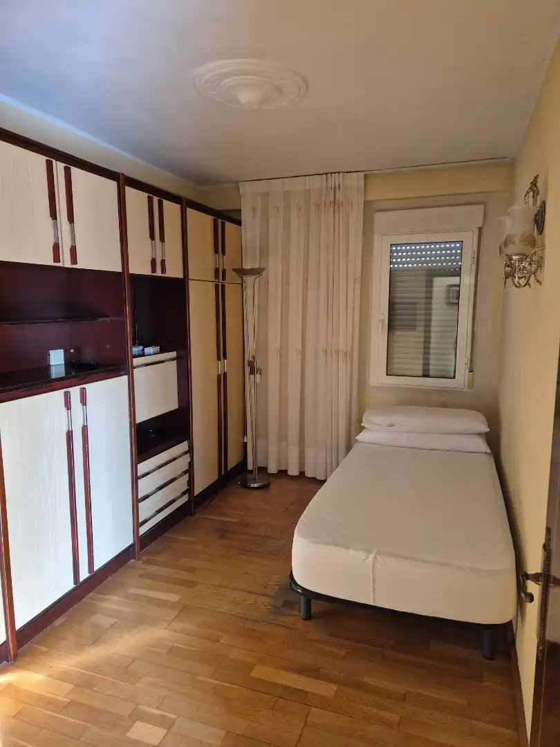 Schlafzimmer von Wohnung zur Miete in Zaragoza mit Heizung, Möbliert und Ofen