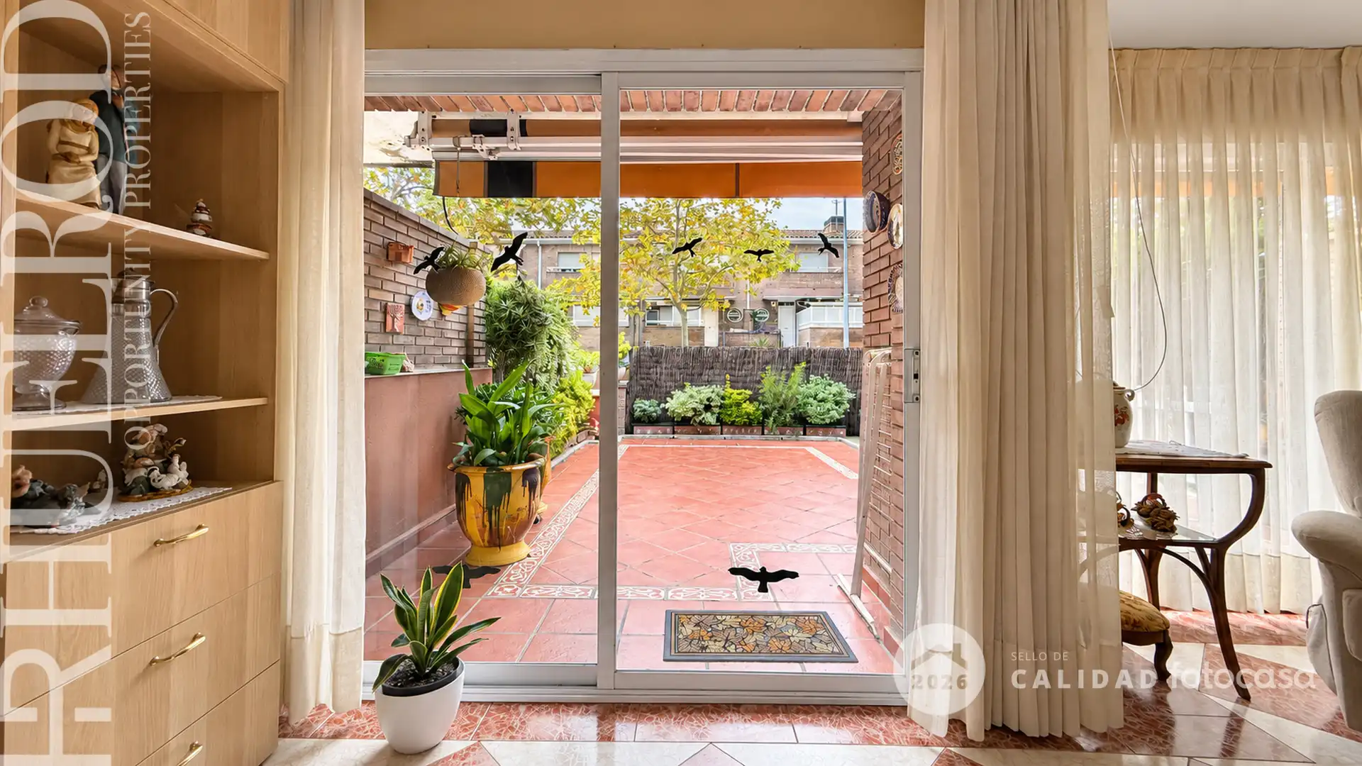 Vista exterior de Casa adosada en venta en Cerdanyola del Vallès con Aire acondicionado, Calefacción y Jardín privado