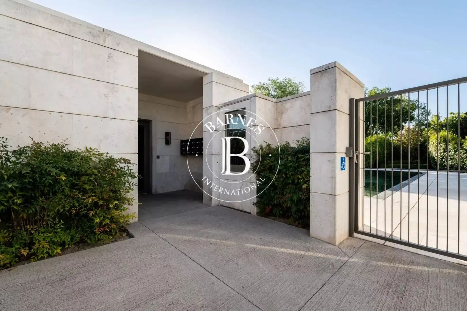 Exterior view of Flat for rent in Madrid  with Air Conditioner, Terrace and Furnished