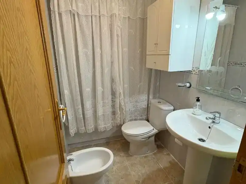 Bany de Pis en venda en Torrevieja amb Aire condicionat i Balcó