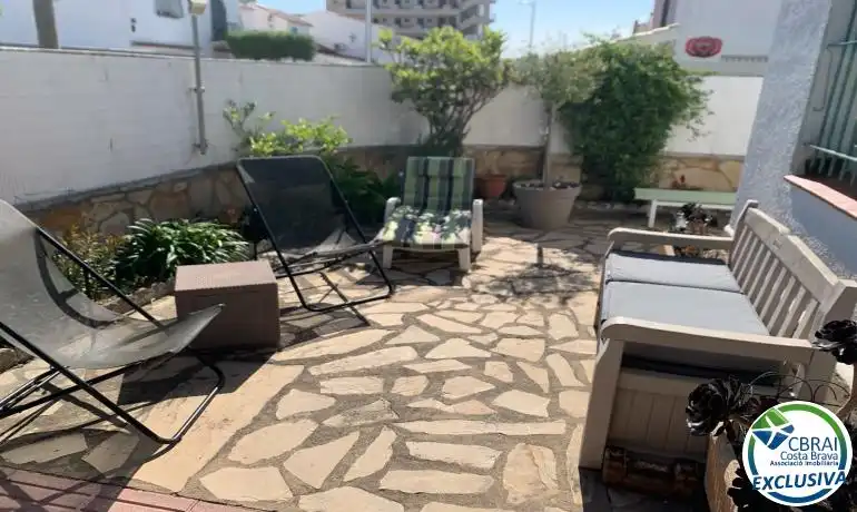 Casa aparellada amb piscina en venda a Avinguda Illeta, imagen 3