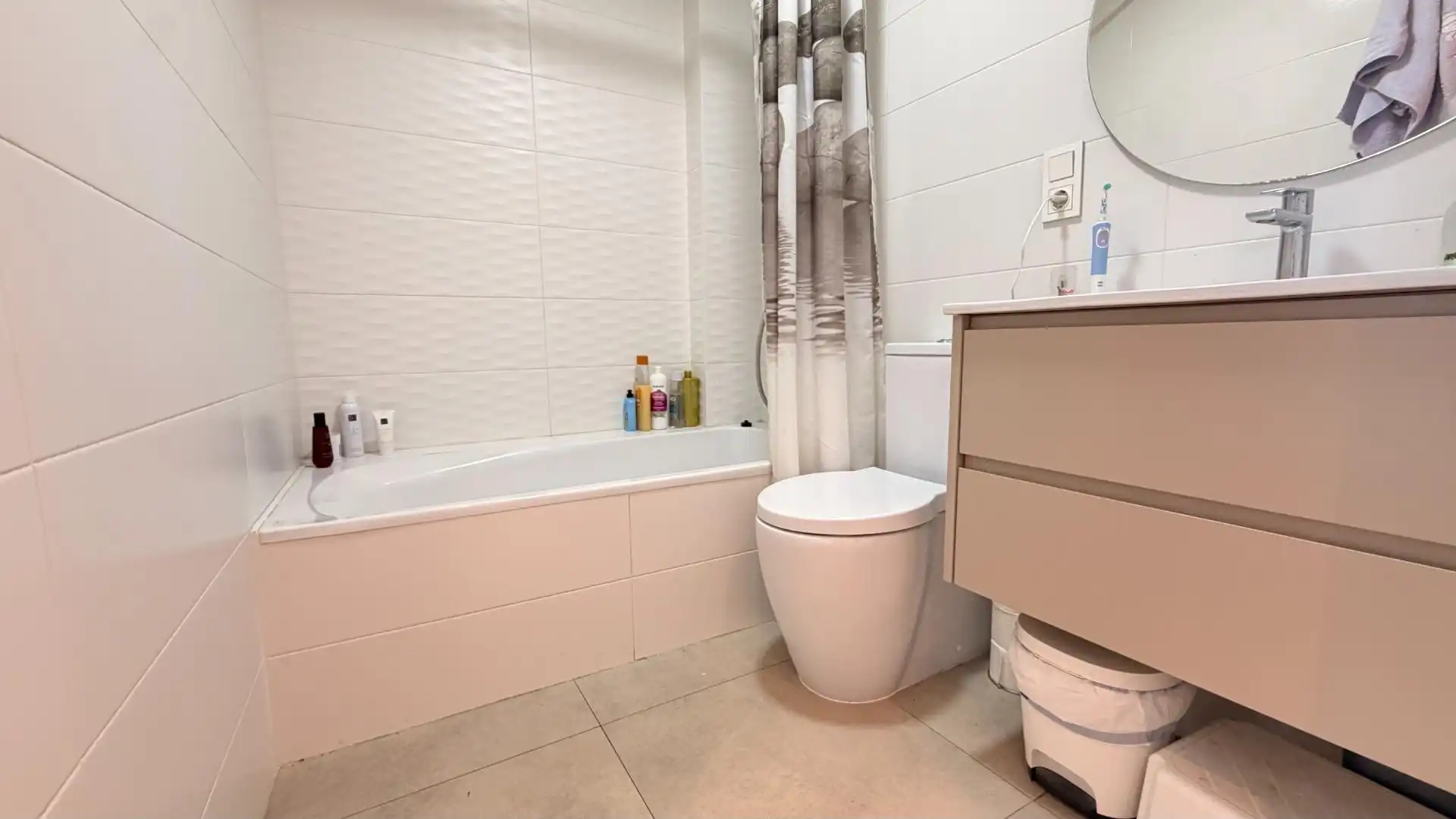 Badezimmer von Dachboden zum Verkauf in Elche / Elx mit Heizung, Terrasse und Abstellraum
