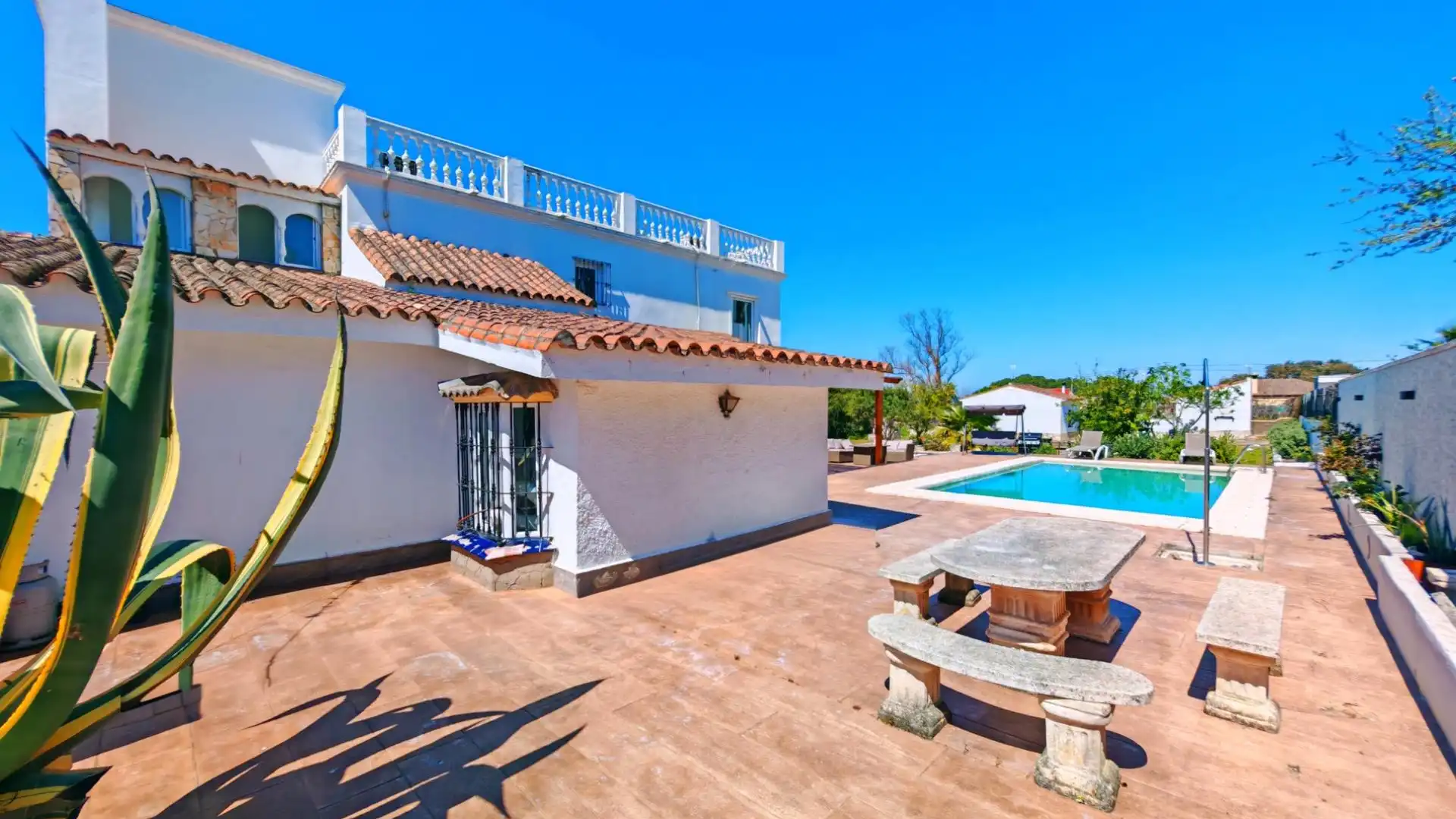 Exterior view of Houses for sale in Chiclana de la Frontera  with Air Conditioner, Private garden and Terrace