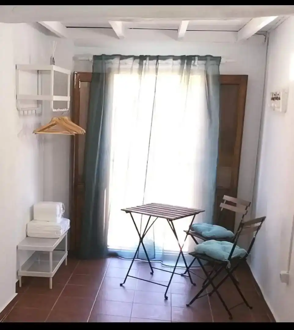 Dormitori de Casa adosada en venda en Navaconcejo amb Moblat, Microones i TV