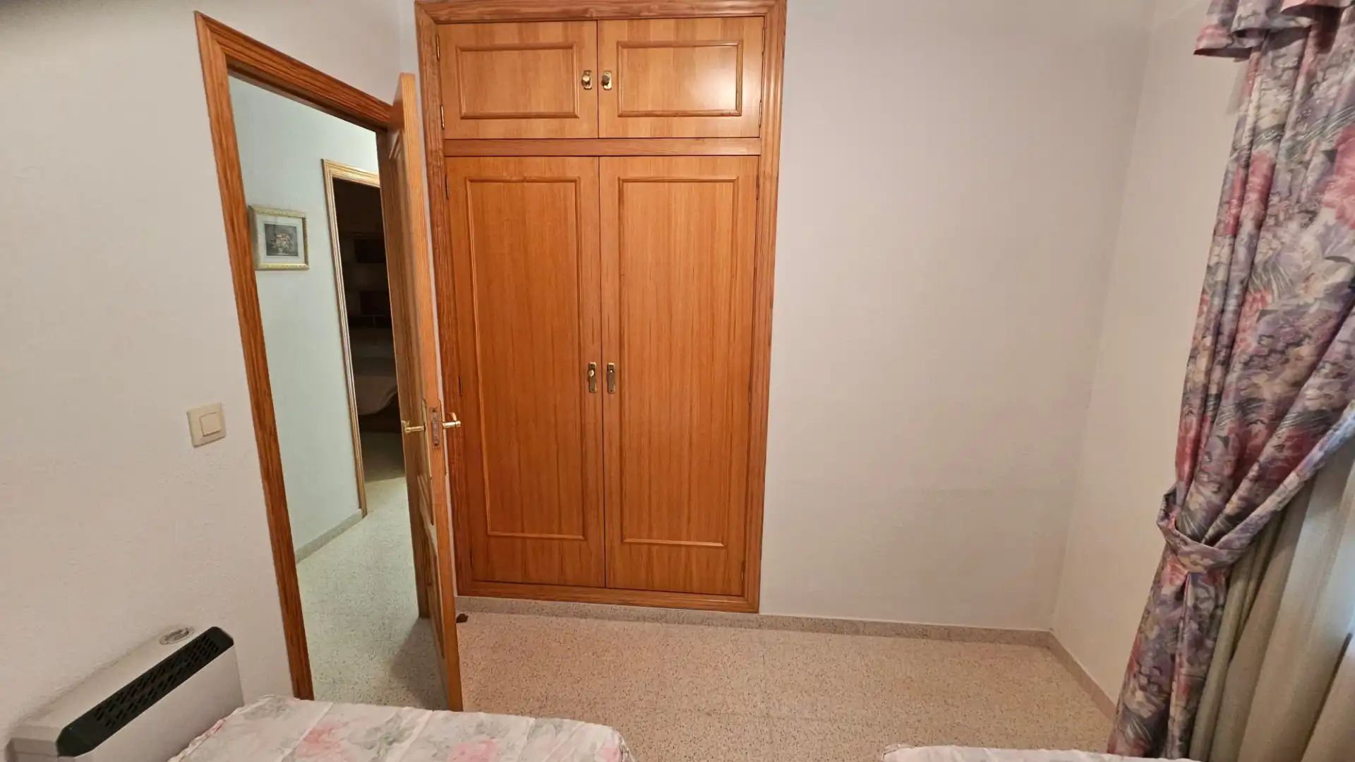 Dormitori de Casa adosada de lloguer en El Campello amb Terrassa, Traster i Moblat