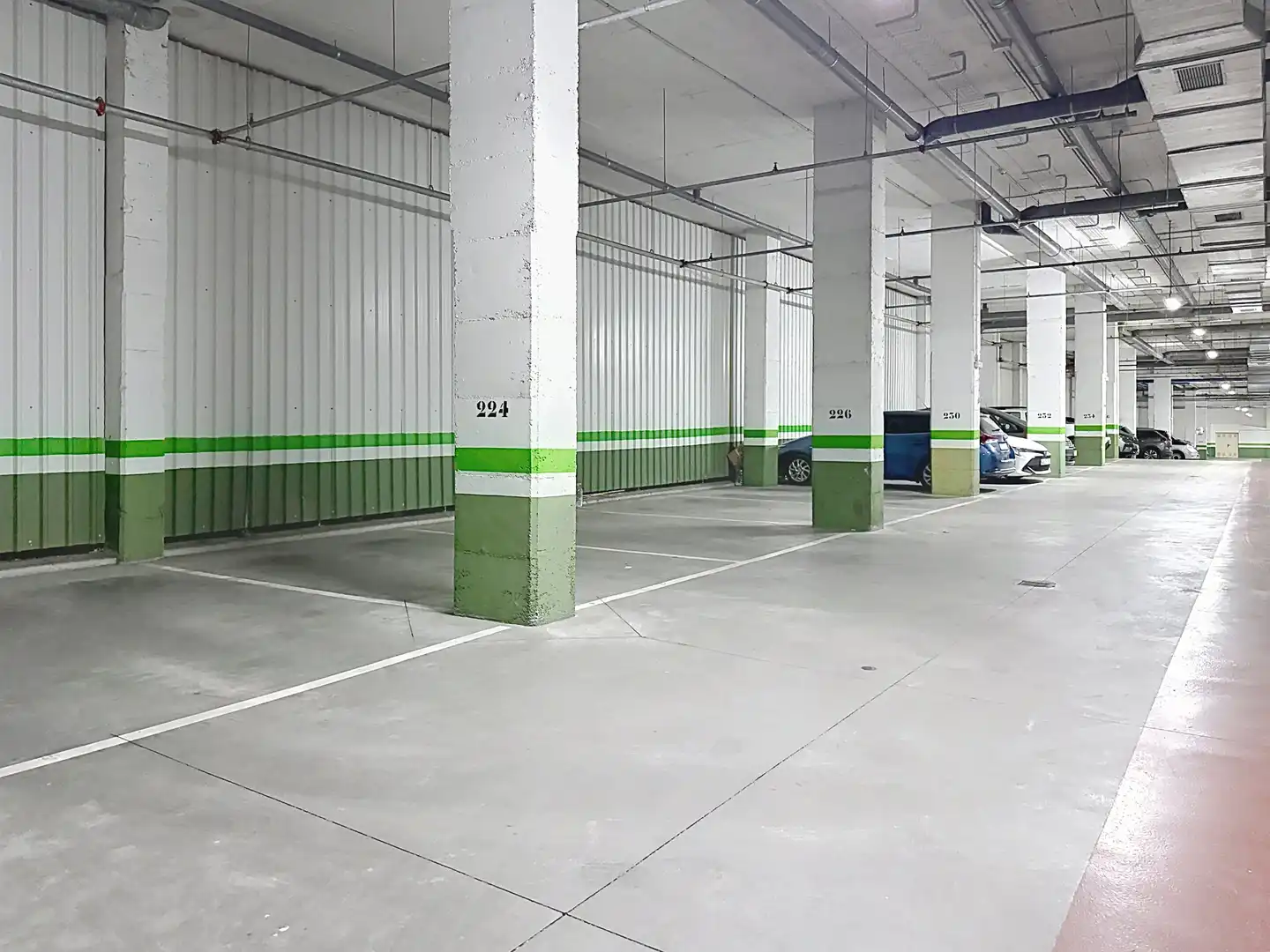 Parking de Ático de alquiler en Málaga con Aire acondicionado, Terraza y Amueblado