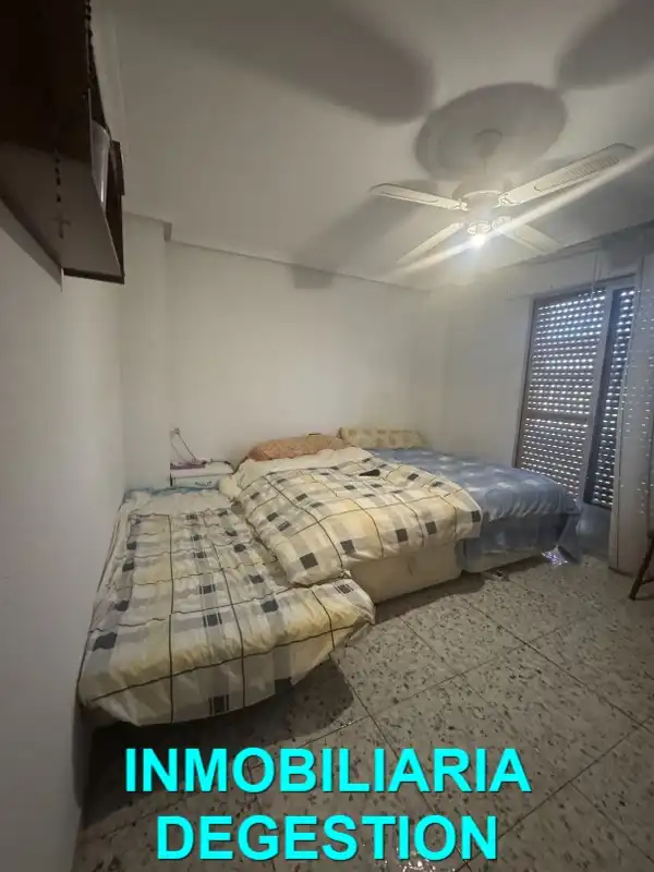 Casa adosada en venda en Linares amb Aire condicionat, Calefacció i Jardí privat