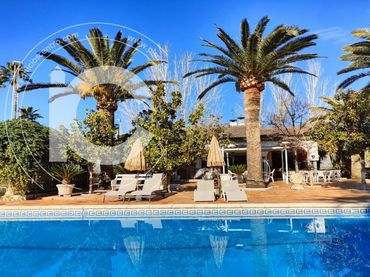 Chalet con piscina en venta en del Genil