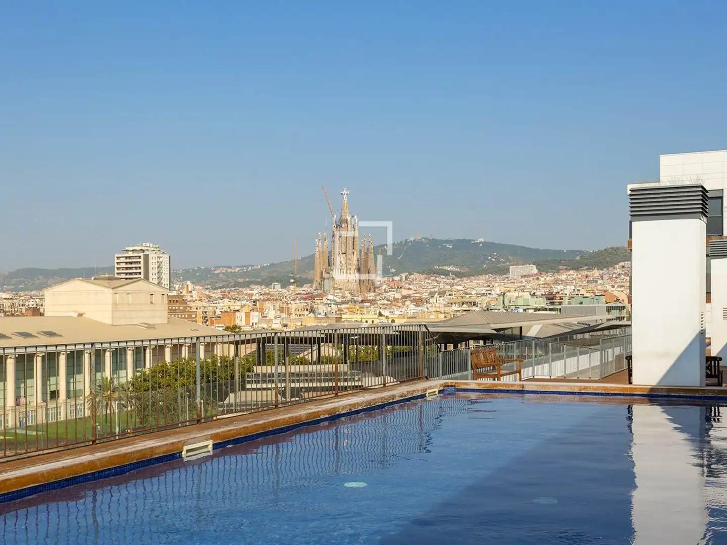 Swimming pool of Flat for rent in Barcelona  with Air Conditioner, Heating and Parquet flooring