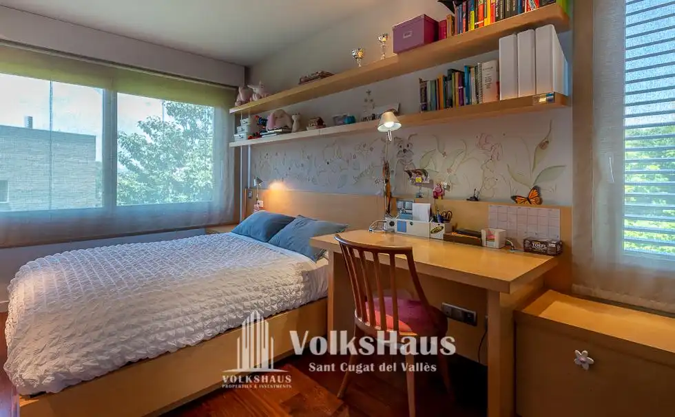 Schlafzimmer von Haus oder Chalet zum Verkauf in Sant Cugat del Vallès mit Klimaanlage, Heizung und Privatgarten