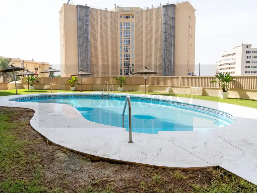 Piscina de Piso en venta en Fuengirola con Aire acondicionado, Jardín privado y Terraza