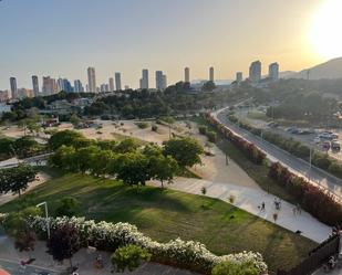 Vista exterior de Àtic en venda en Benidorm amb Aire condicionat, Terrassa i Balcó