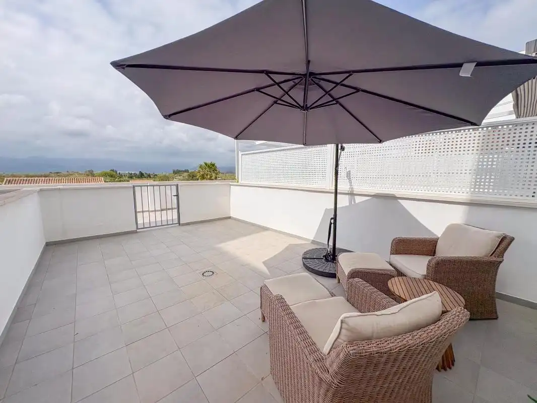Terrasse von Maisonette zum Verkauf in Oliva mit Klimaanlage, Heizung und Terrasse