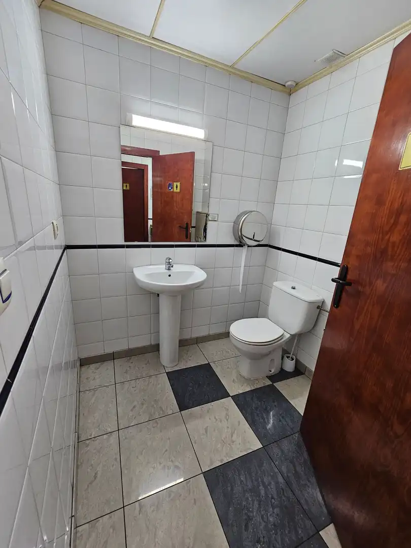 Baño de Local en venta en Blanes con Aire acondicionado, Terraza y Amueblado