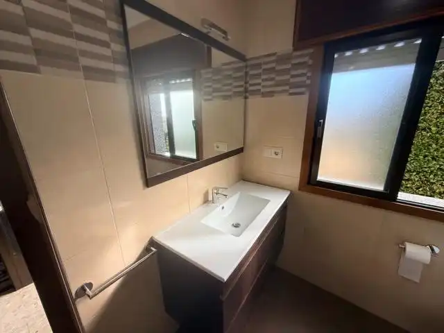 Bany de Casa o xalet en venda en Sanxenxo amb Jardí privat, Terrassa i Moblat