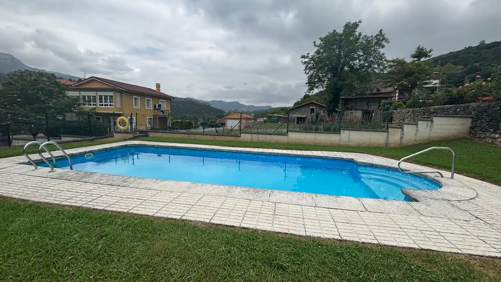 Schwimmbecken von Wohnung zum Verkauf in Ramales de la Victoria mit Heizung, Terrasse und Möbliert