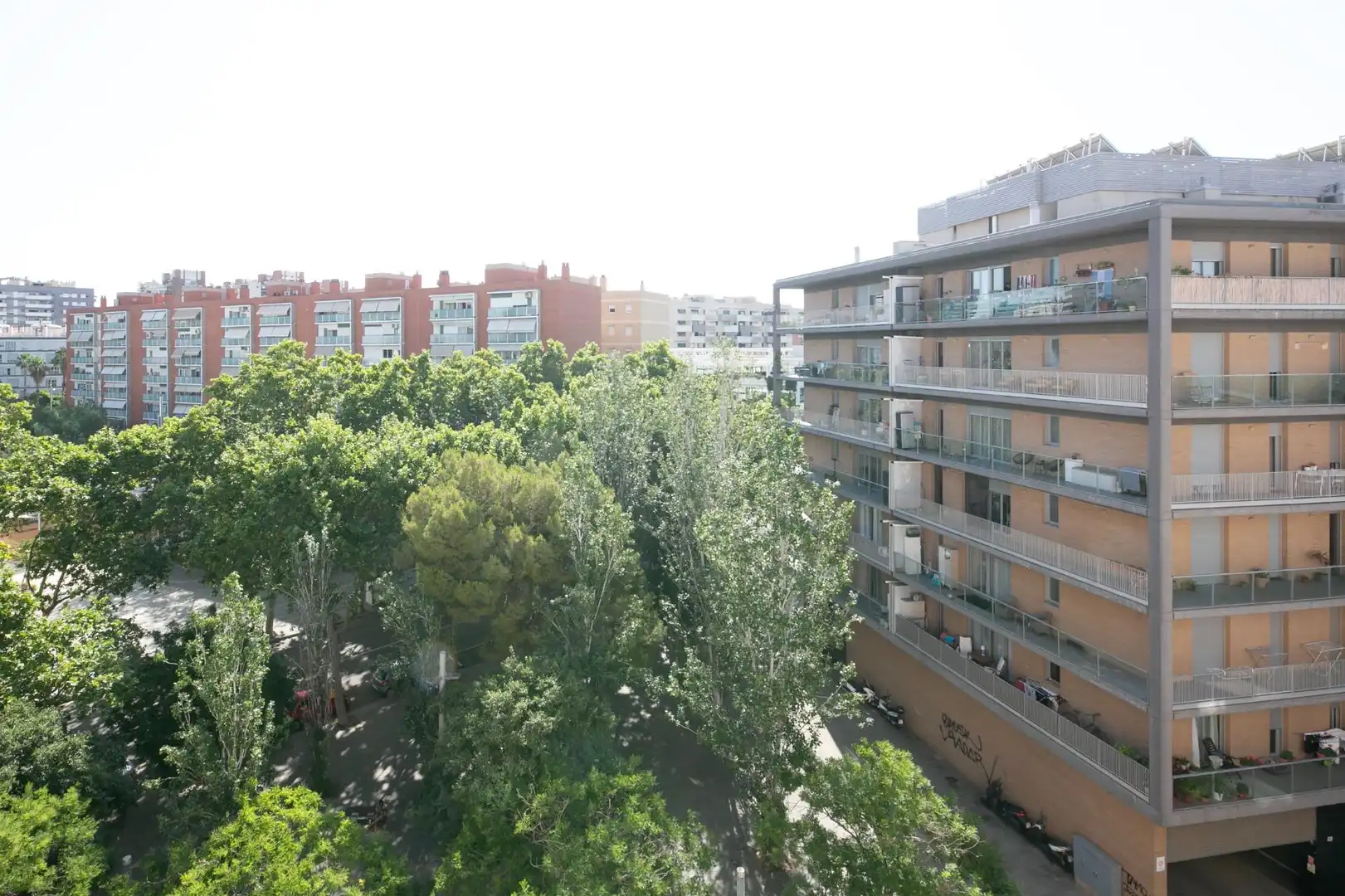 Exterior view of Flat for sale in L'Hospitalet de Llobregat  with Air Conditioner, Heating and Parquet flooring