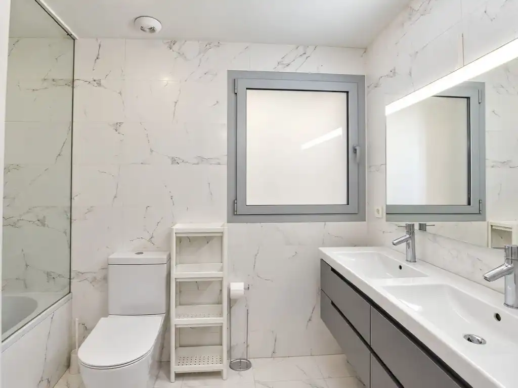 Baño de Piso en venta en Fuengirola con Aire acondicionado, Amueblado y Horno