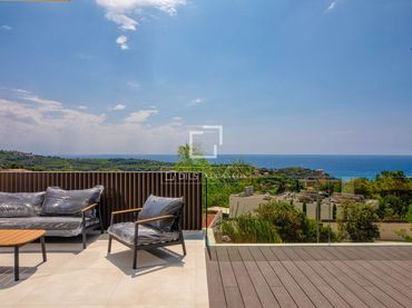 Villa avec balcon à vendre à Roca Grossa