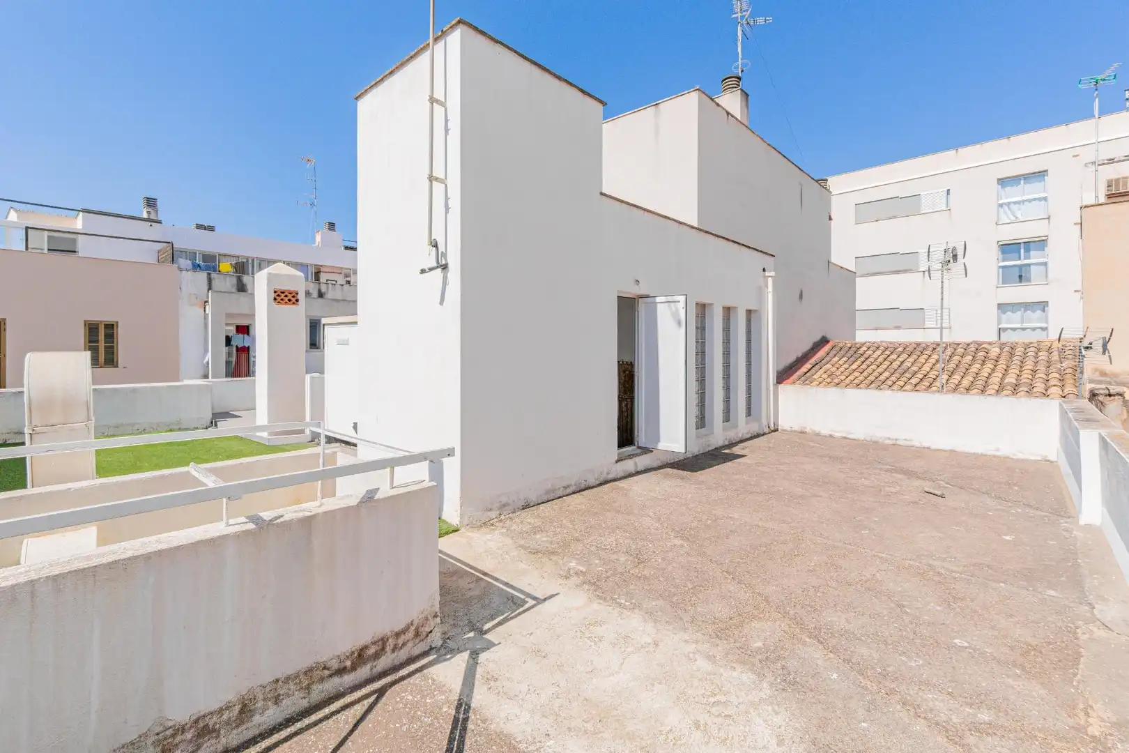 Vista exterior de Casa adosada en venda en  Palma de Mallorca amb Aire condicionat, Calefacció i Terrassa