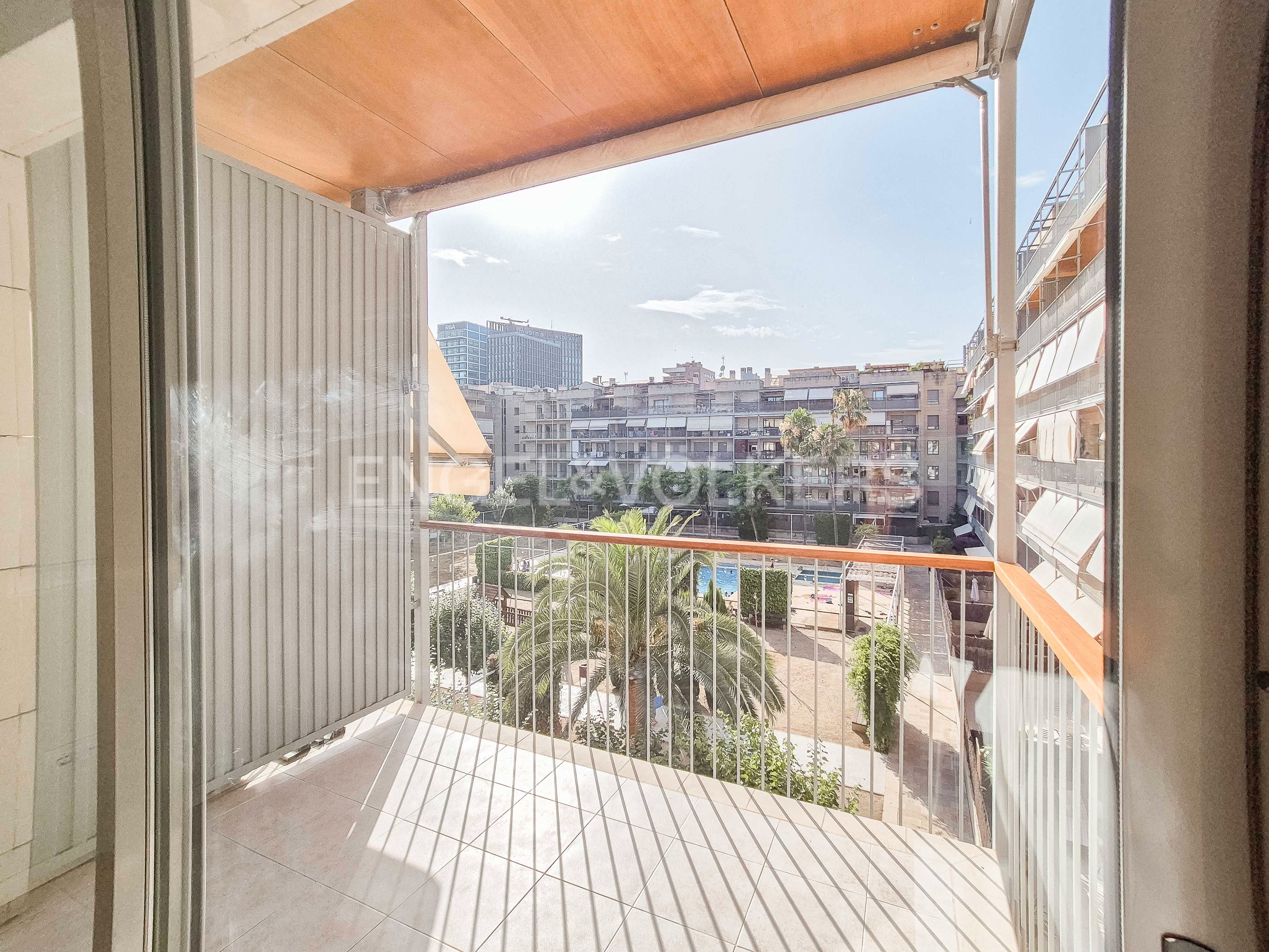 Vista exterior de Apartamento en venta en  Barcelona Capital con Aire acondicionado, Calefacción y Jardín privado