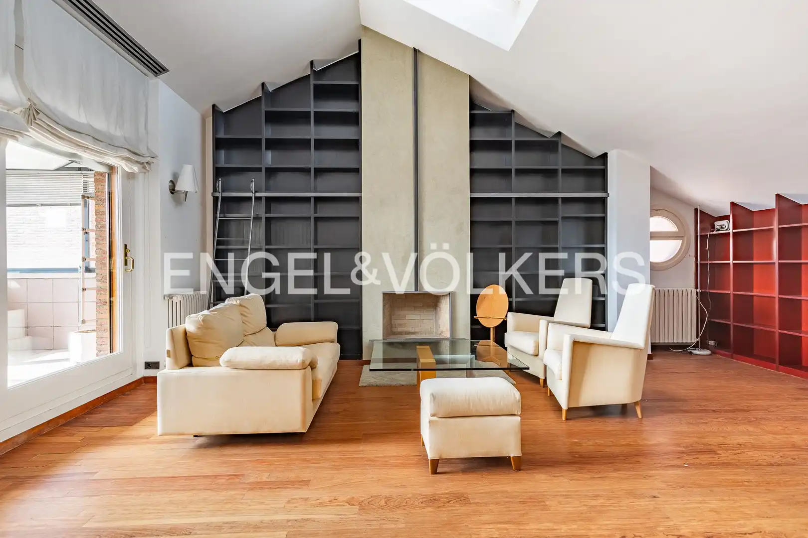 Sala de estar de Casa o chalet en venta en Sant Cugat del Vallès con Aire acondicionado, Calefacción y Jardín privado