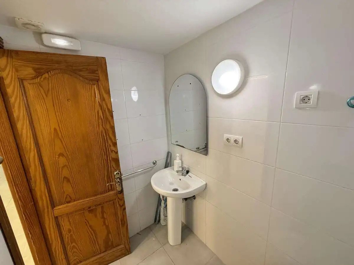 Bathroom of Commercial properties for rent in Arrecife