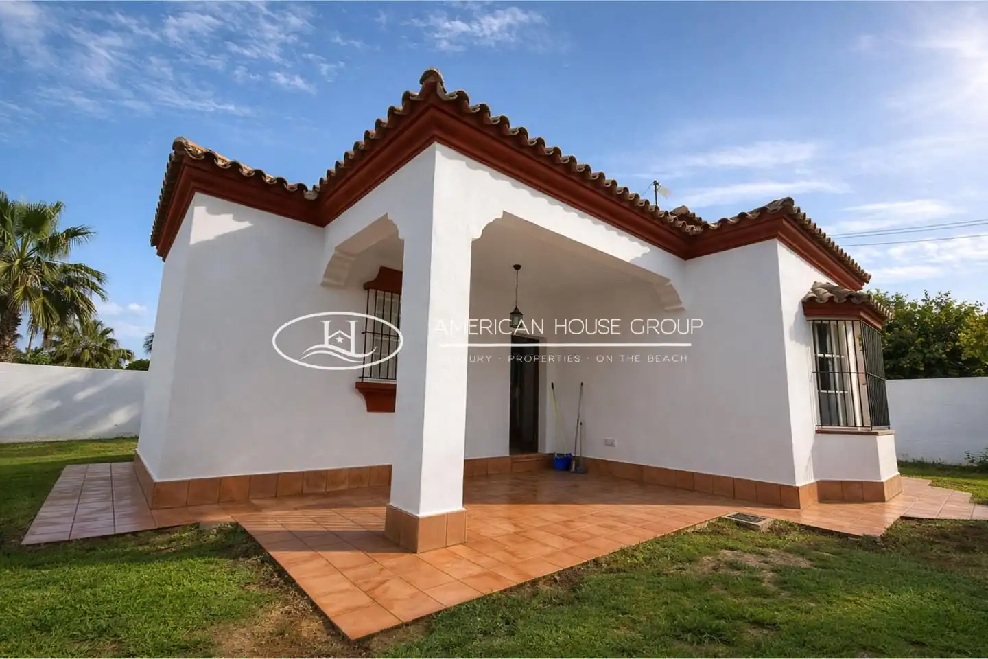 Vista exterior de Casa o xalet en venda en Chiclana de la Frontera amb Jardí privat i Moblat