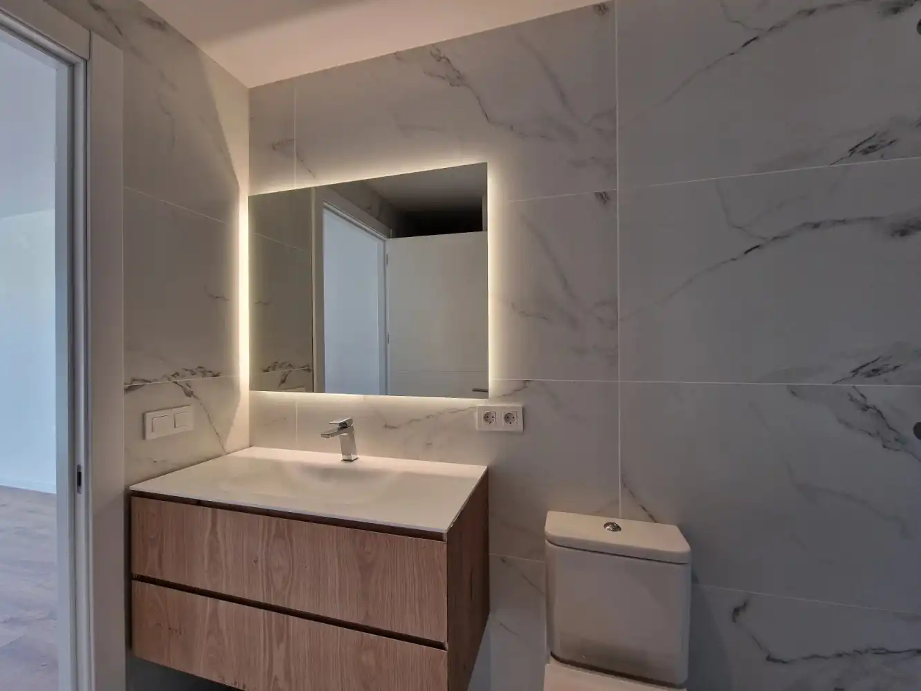 Bathroom of Attic for sale in Girona  with Air Conditioner, Heating and Terrace