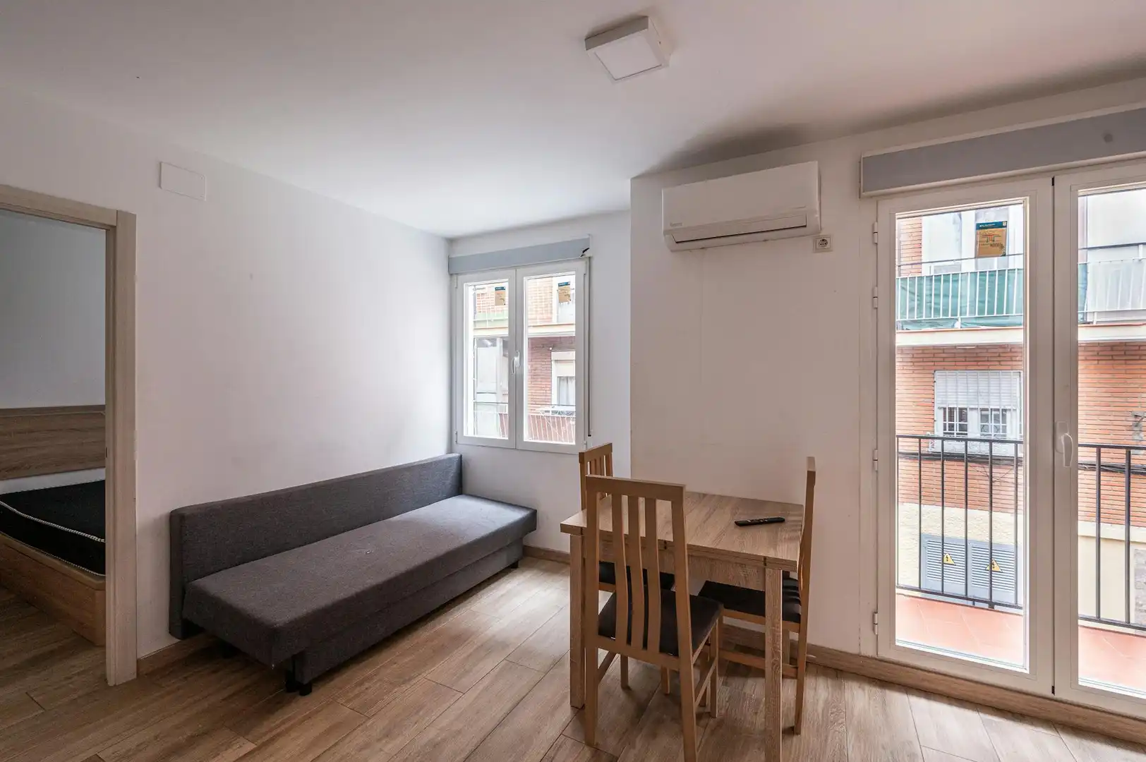 Bedroom of Flat for rent in Madrid  with Air Conditioner, Furnished and Washing machine