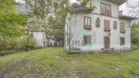 Vista exterior de Casa o xalet en venda en Oviedo  amb Jardí privat, Parquet i Terrassa