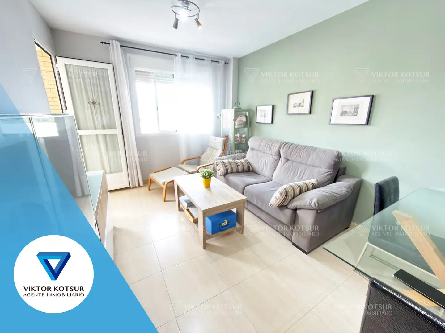 Living room of Flat for sale in Roquetas de Mar  with Air Conditioner, Terrace and Furnished