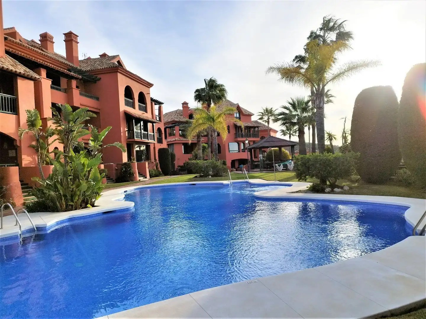 Appartement compact avec piscine à vendre à Elviria - Cabopino