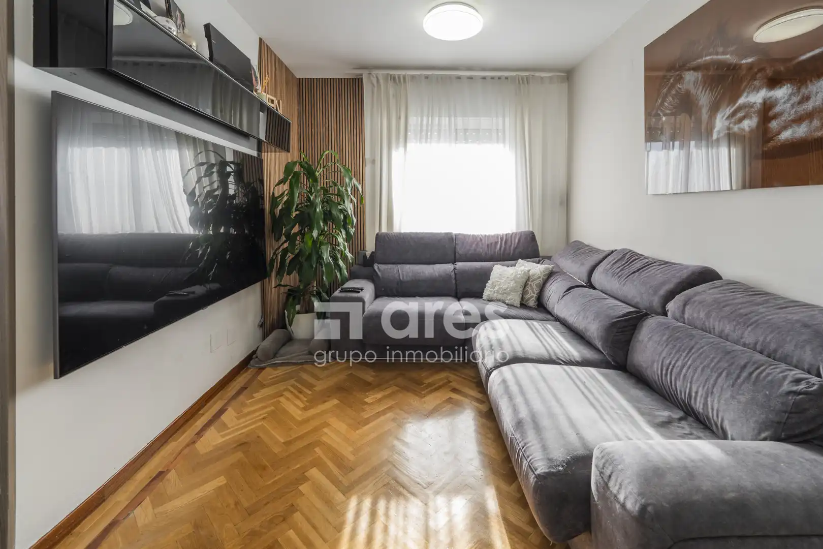 Living room of Flat for sale in  Madrid Capital  with Air Conditioner, Heating and Parquet flooring