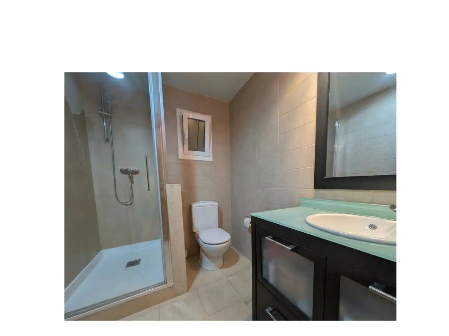 Badezimmer von Wohnung zum Verkauf in Sant Joan Despí mit Klimaanlage, Heizung und Parkett