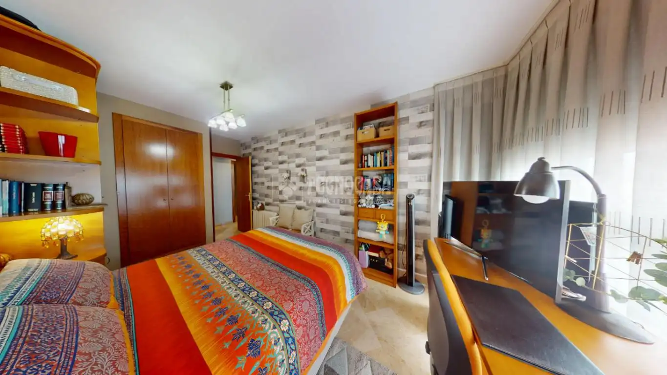 Bedroom of Flat for sale in Valencia  with Air Conditioner, Heating and Balcony