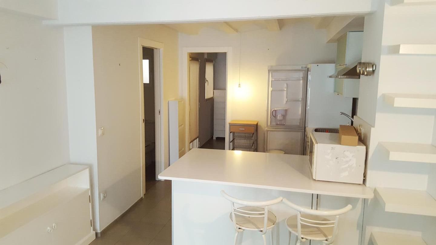 Cuina de Estudi de lloguer en  Valencia Capital amb Aire condicionat, Terrassa i Moblat