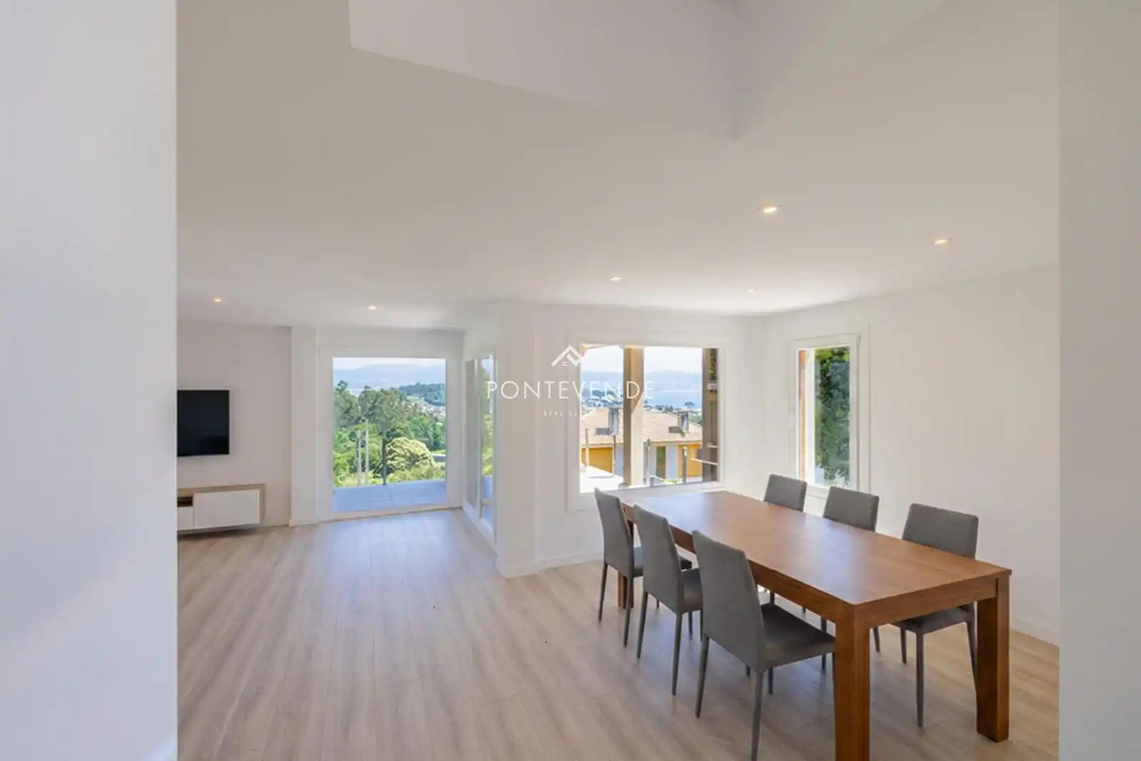 Dining room of Houses for sale in Sanxenxo  with Private garden, Parquet flooring and Terrace