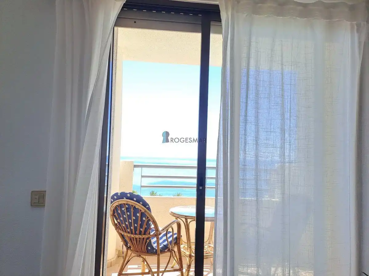 Terraza de Apartamento de alquiler en Benicasim / Benicàssim con Amueblado y Piscina comunitaria