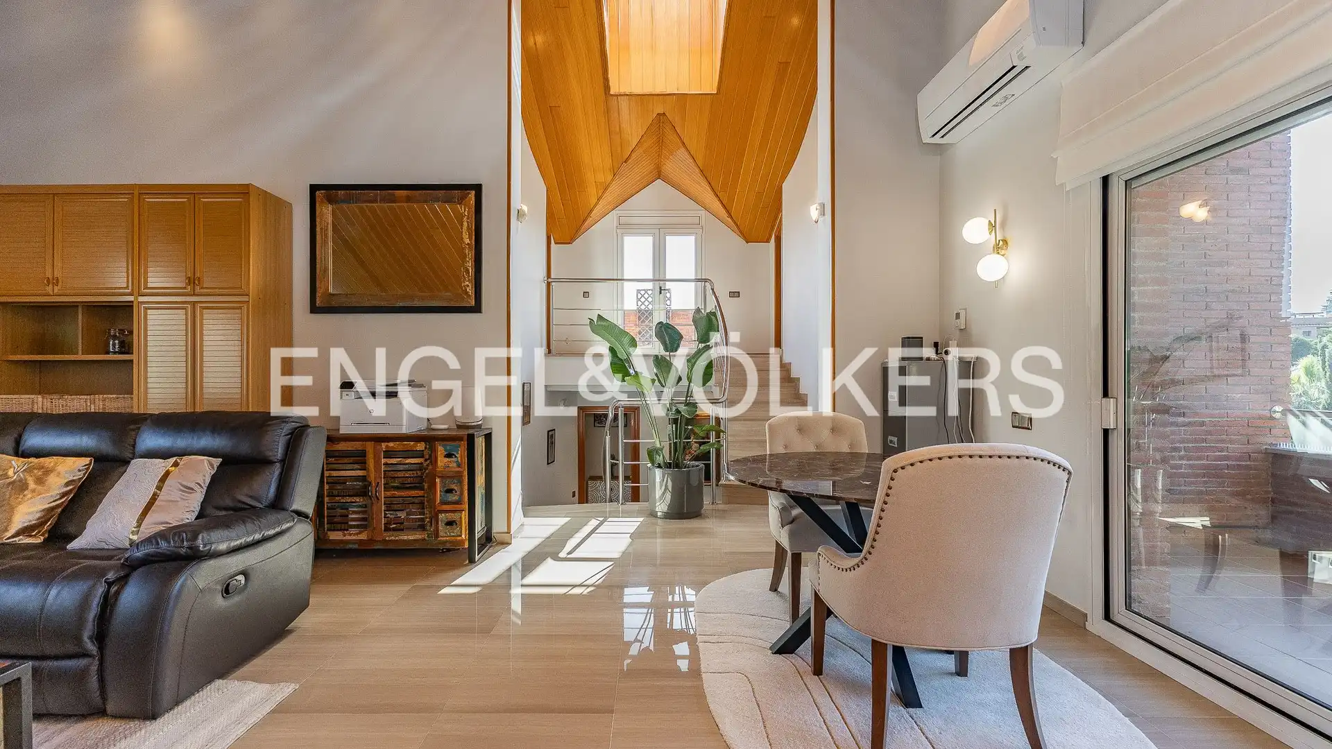 Sala de estar de Casa o chalet en venta en Cerdanyola del Vallès con Aire acondicionado, Calefacción y Jardín privado