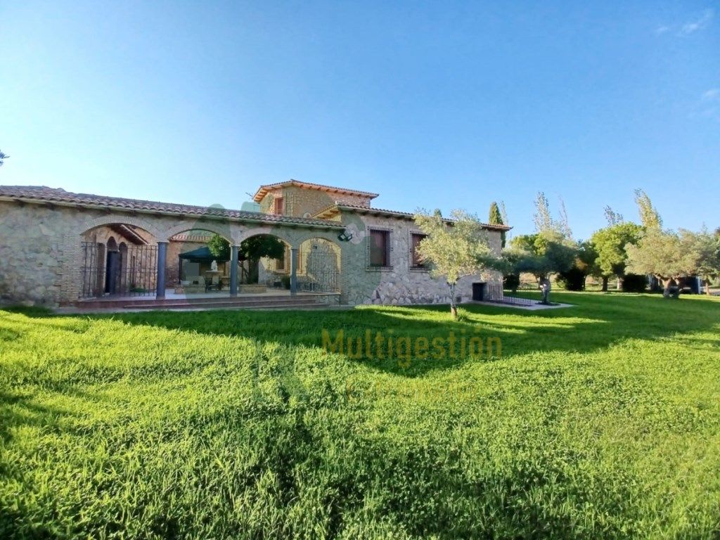 Jardí de Casa o xalet en venda en Sierra de Fuentes amb Piscina